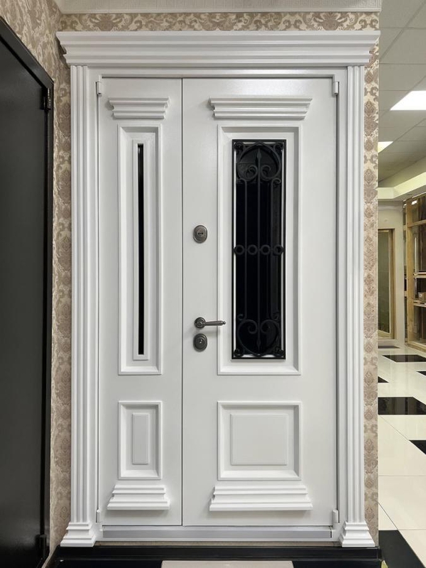 Белая металлобагетная дверь Белая металлобагетная дверь